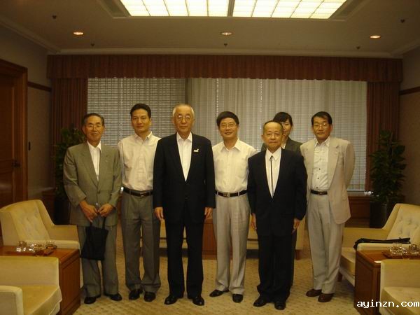 大阪市长关淳一先生和我院领导合影